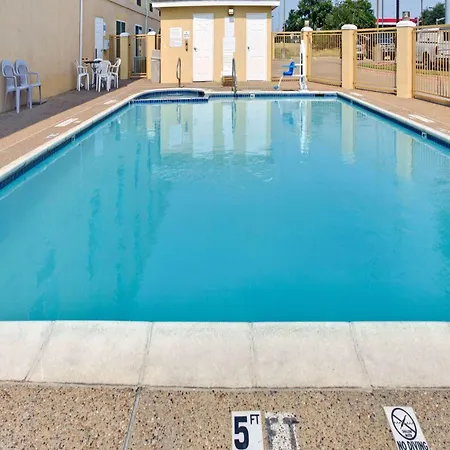 Days Inn By Wyndham Dallas Garland West